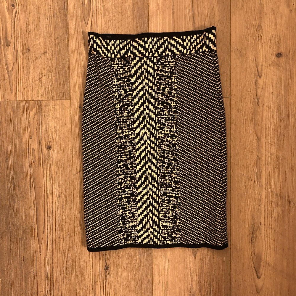 BCBGMaxazria black-cream textured pencil skirt XS